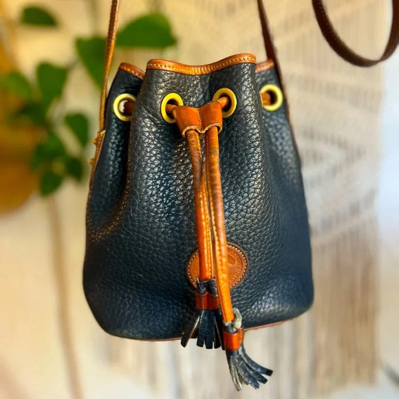 Dooney & Bourke Vintage Navy Blue Leather Drawstring Bucket Medium Crossbody Bag - Picture 1 of 16